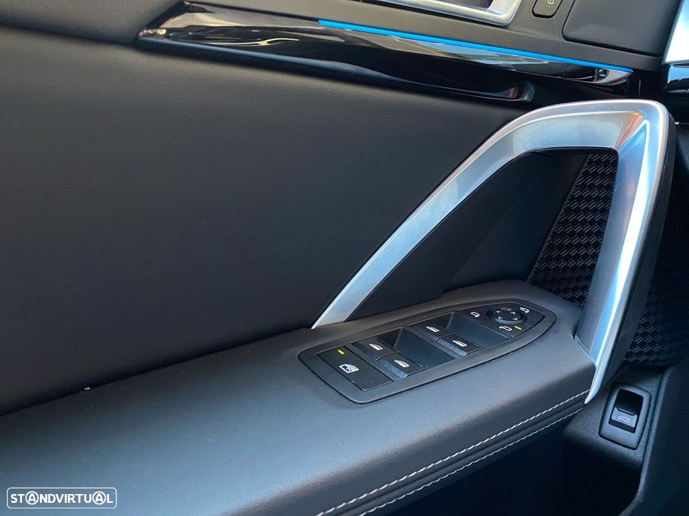 BMW iX1 eDrive20 Pack Desportivo M Pro - 14