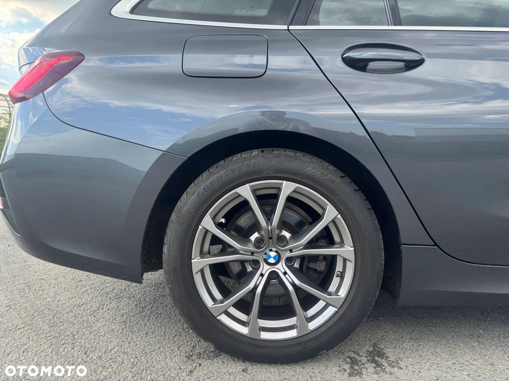 BMW Seria 3 320d Sport Line - 11