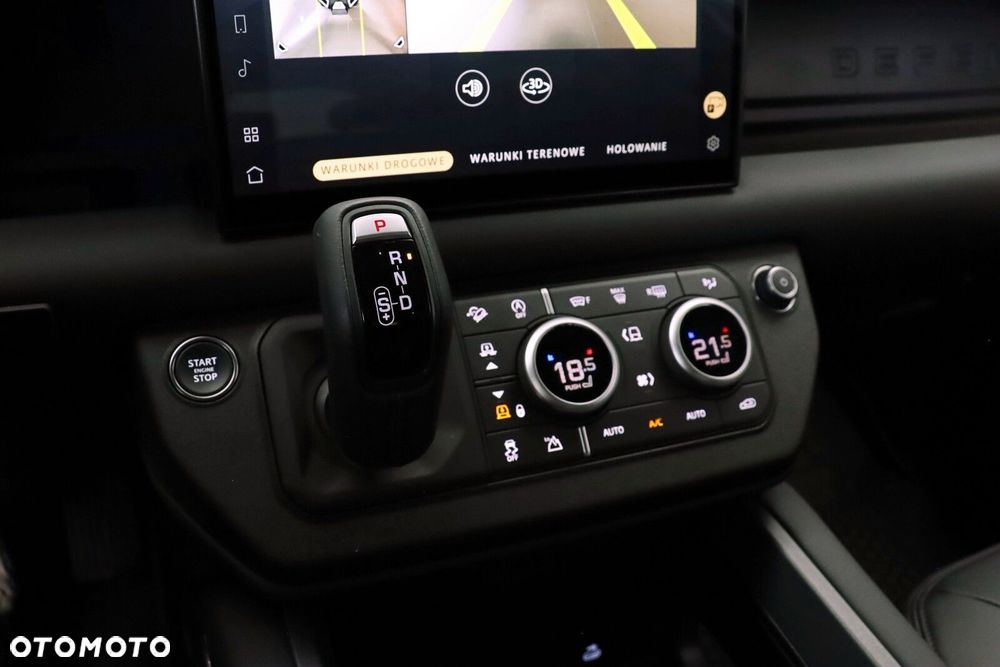 Land Rover Defender - 27
