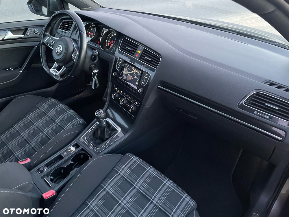 Volkswagen Golf - 16