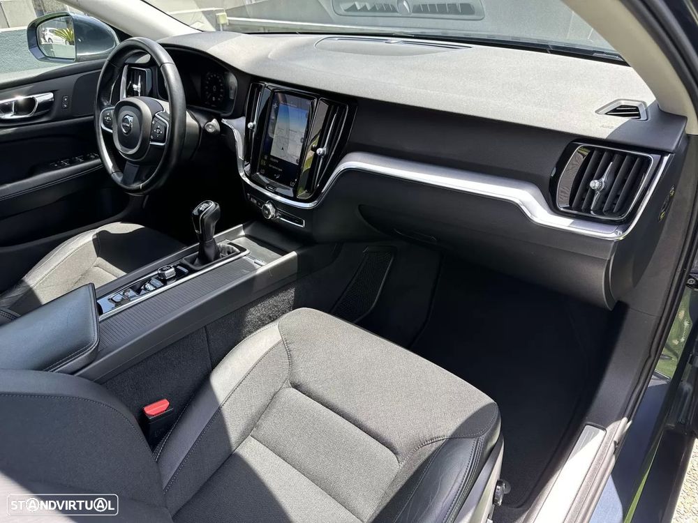 Volvo V60 2.0 D3 Momentum Plus - 49