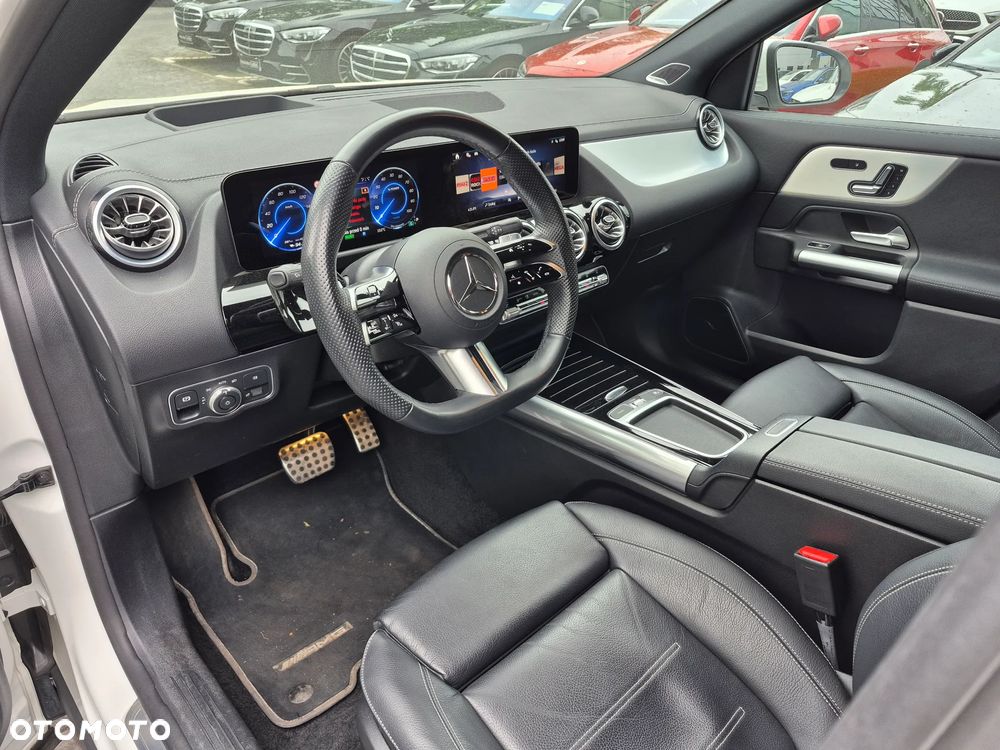 Mercedes-Benz EQA 300 4Matic - 16