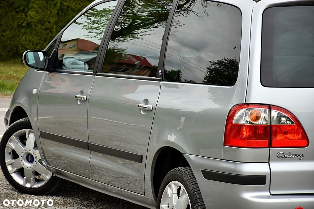 Ford Galaxy TDI Ghia - 12