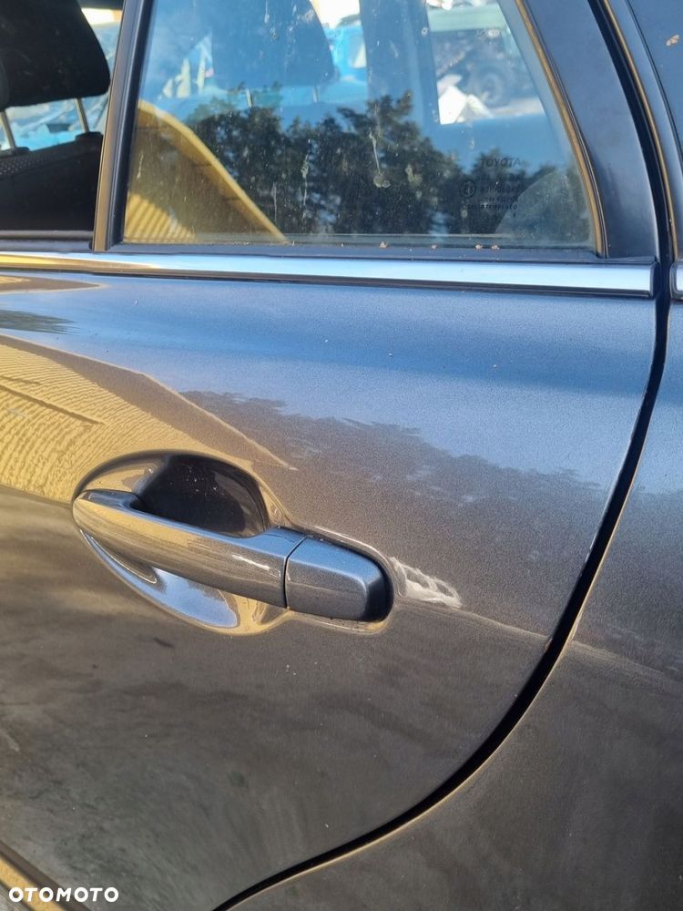 TOYOTA AVENSIS T25 06-09 LIFT KOMBI 1G3 DRZWI LEWY TYŁ LT WERSJA EU 5D * - 4