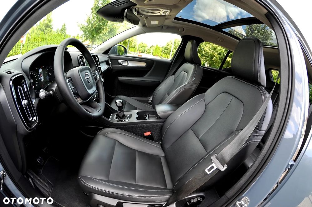 Volvo XC 40 T3 Momentum Pro - 19