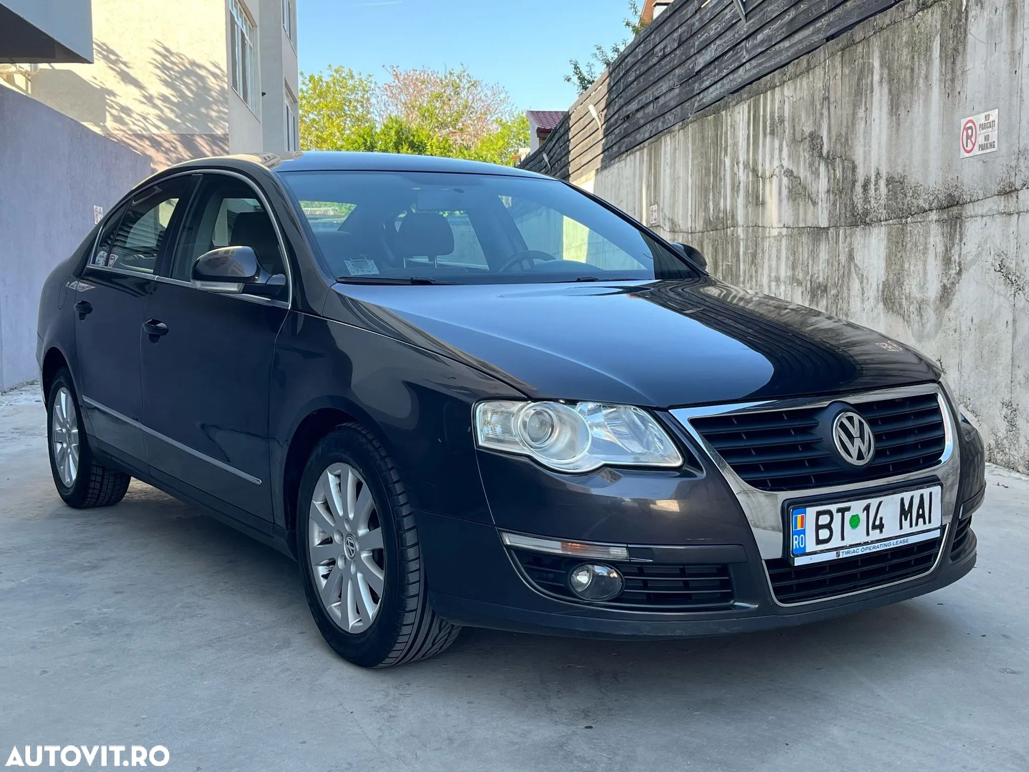 Volkswagen Passat - 1