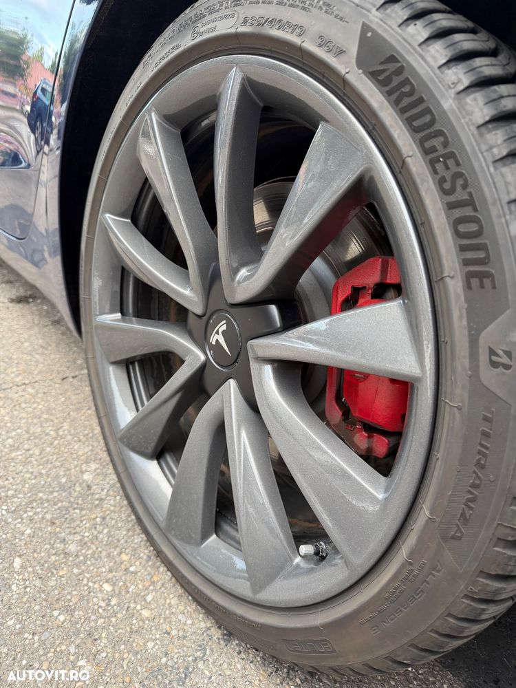 Tesla Model 3 - 4