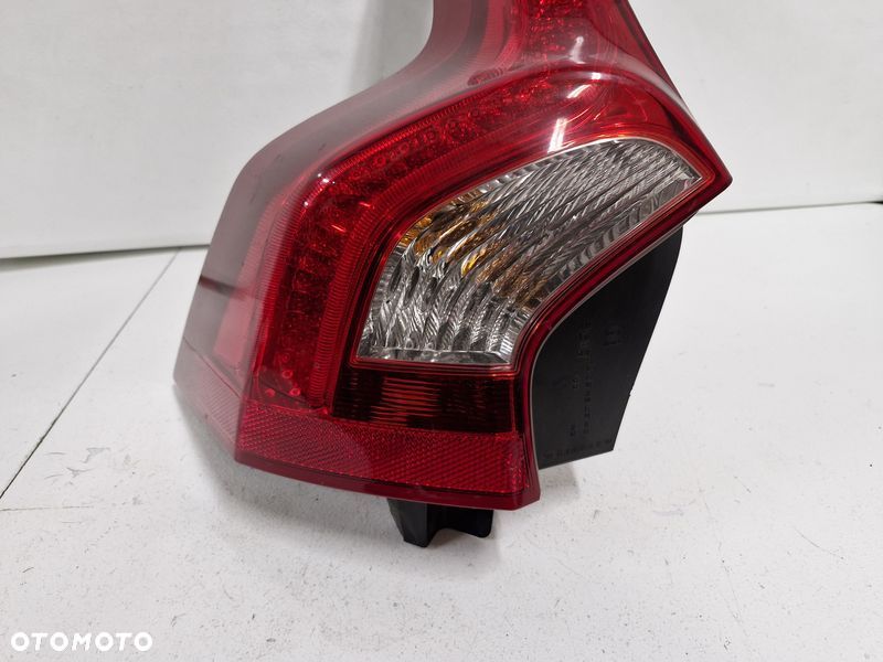 VOLVO V60 1 I LAMPA LEWY TYŁ LEWA TYLNA 31395928 - 2