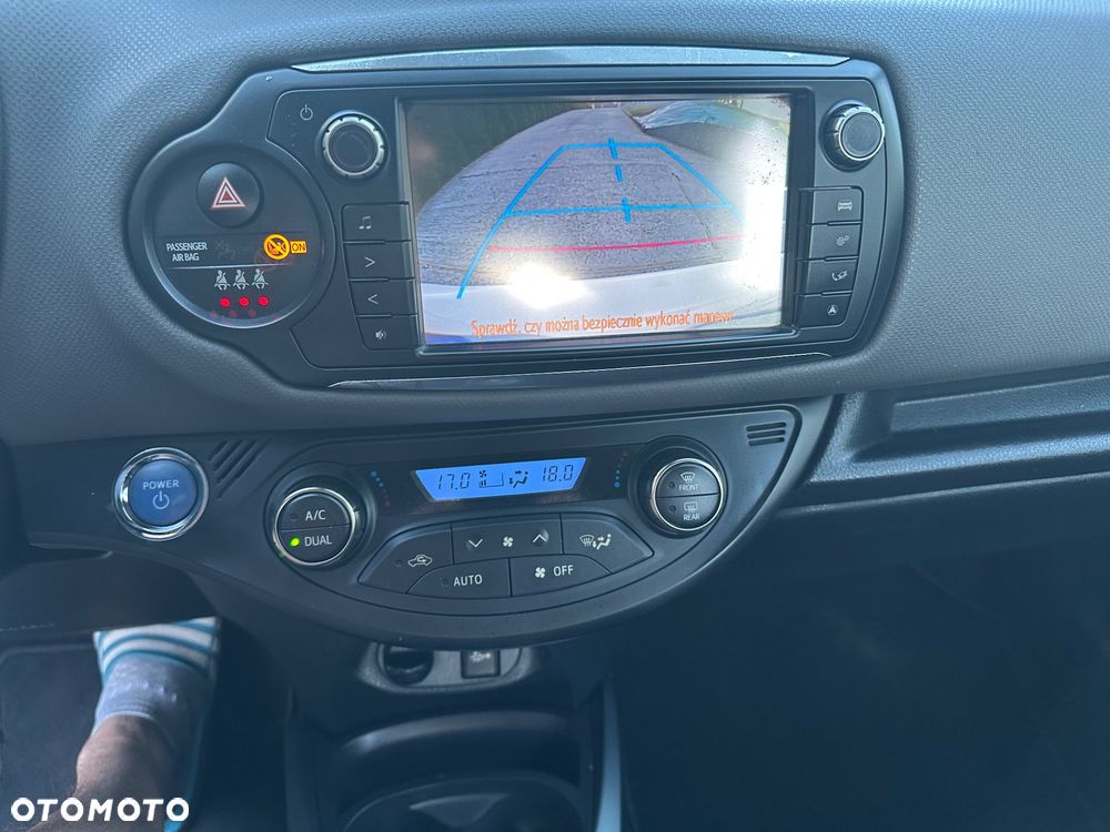 Toyota Yaris Hybrid 100 Premium - 15