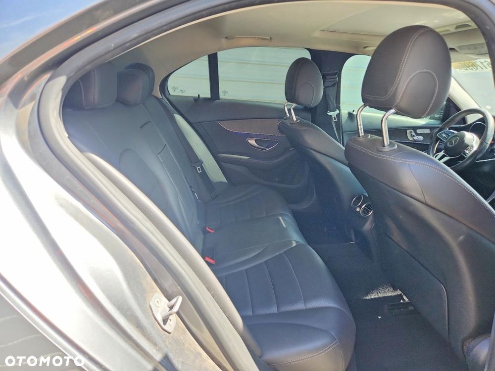 Mercedes-Benz Klasa C 300 4Matic 9G-TRONIC Exclusive - 9