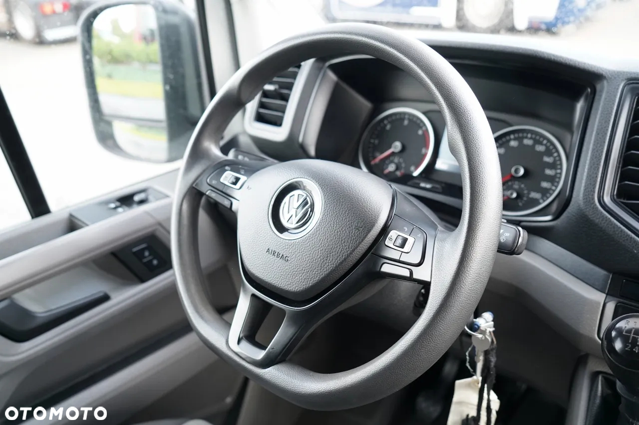 Volkswagen CRAFTER  / 2.0 D / FURGON BLASZAK / NAJAZD ALUMINIOWY /  DMC: 3500 KG / 2018 ROK / SPROWADZONY / PO KONTRAKCIE SERWISOWYM - 31