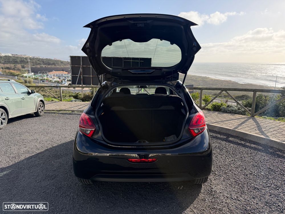 Peugeot 208 1.2 PureTech Signature - 9