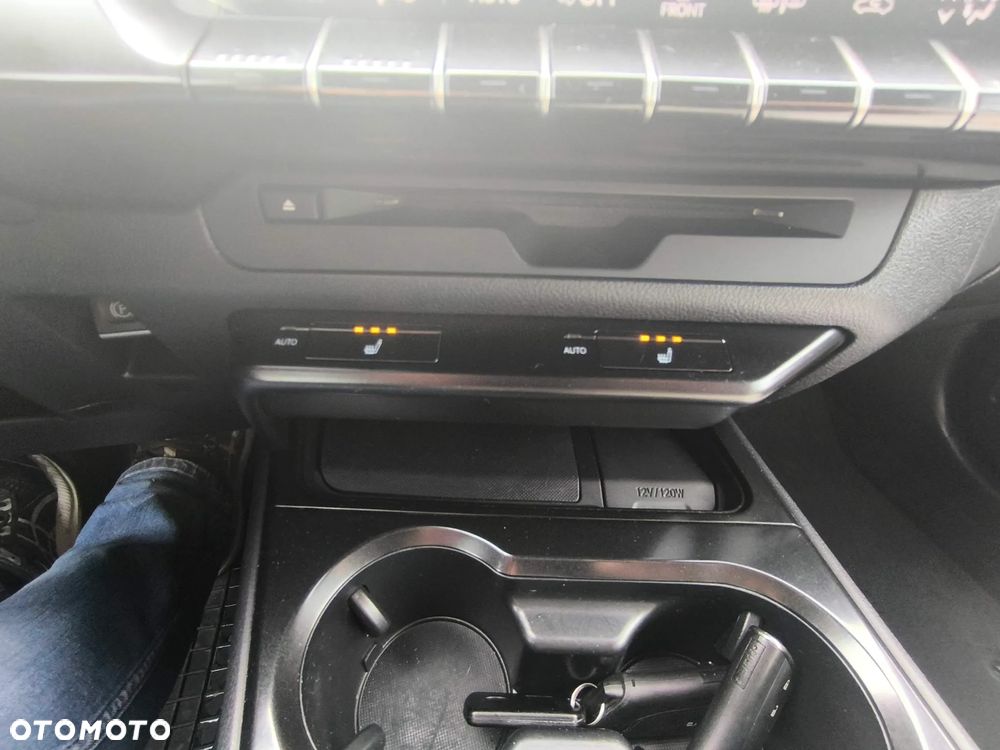 Lexus UX 250h Elegance 2WD - 24