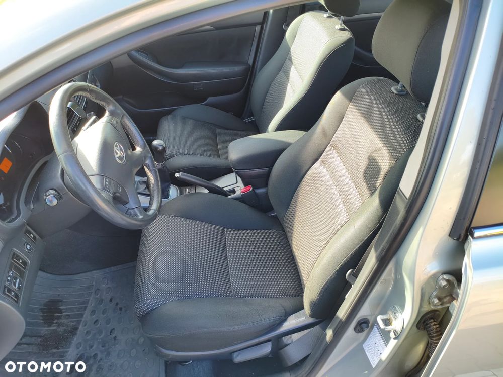 Toyota Avensis 1.8 VVT-i - 8