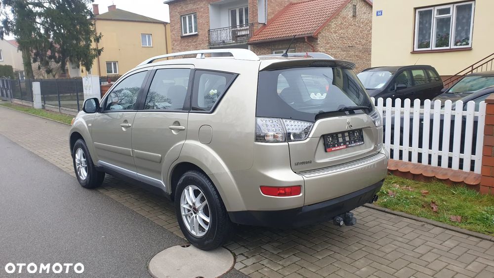 Mitsubishi Outlander 2.0 DI-D 4WD Invite - 4