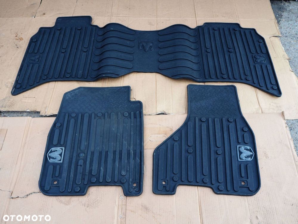 dywaniki gumowe komplet dodge ram 1500 14-18 - 1