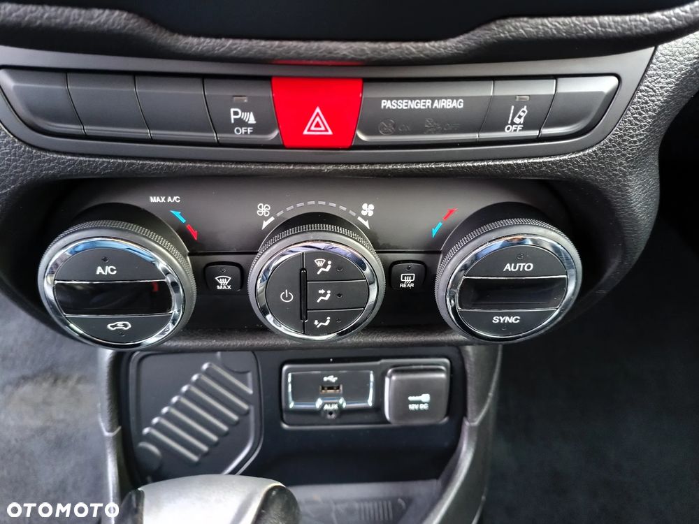 Jeep Renegade 1.4 MultiAir Limited FWD S&S - 23