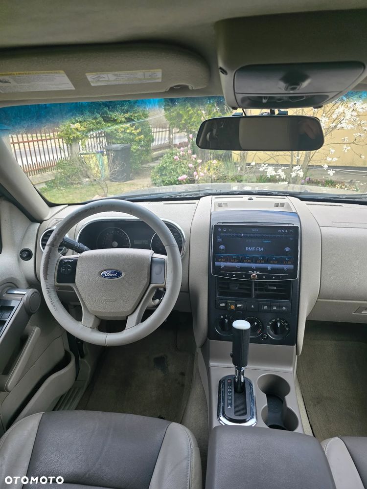 Ford Explorer - 14