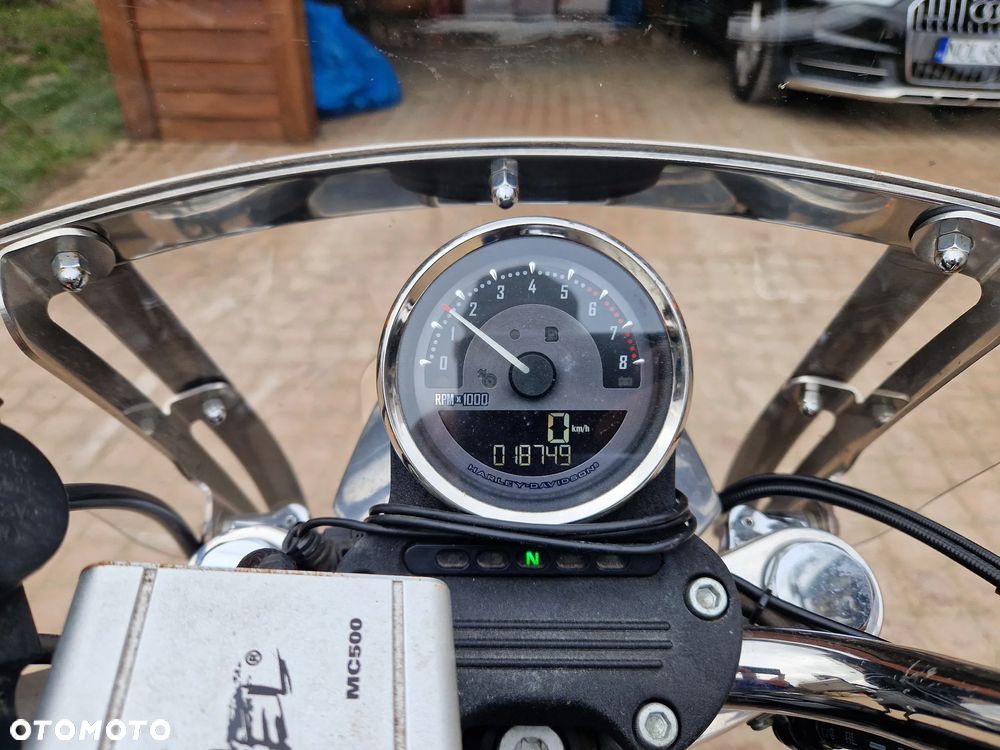 Harley-Davidson Sportster Iron 883 - 2