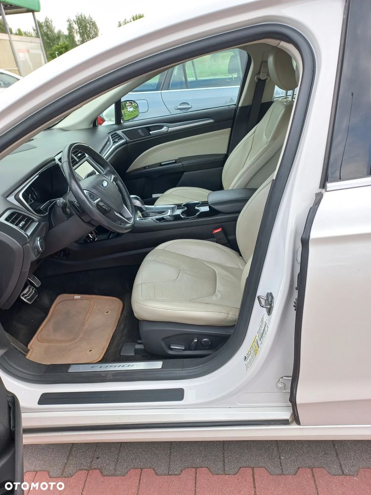 Ford Fusion 2.0 EcoBoost Titanium - 18