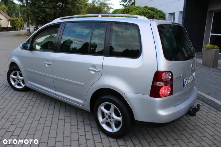 Volkswagen Touran 2.0 TDI Highline DSG - 9