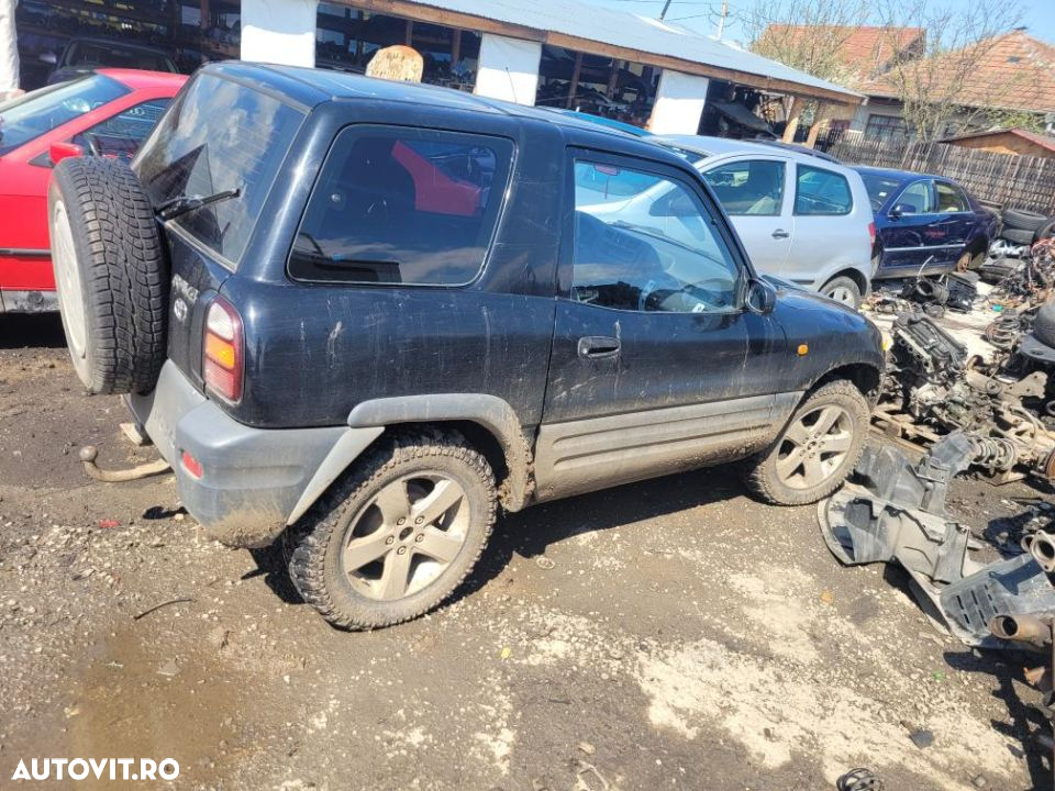 dezmembrez toyota Rav - 2