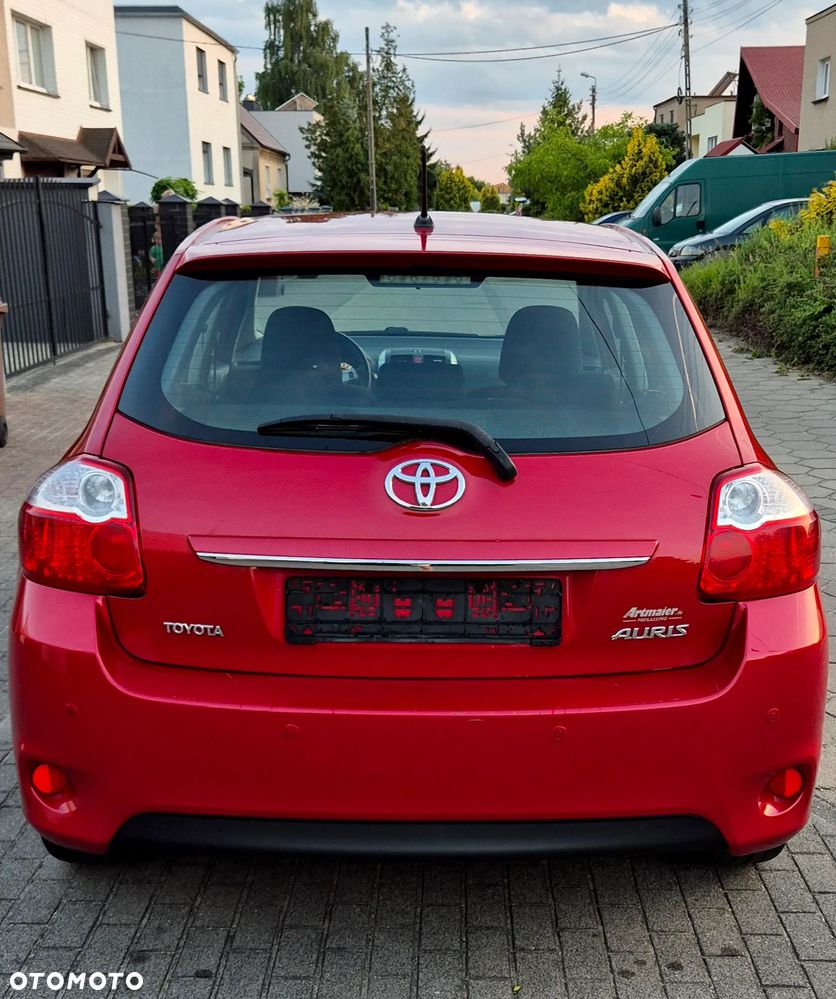 Toyota Avensis - 8