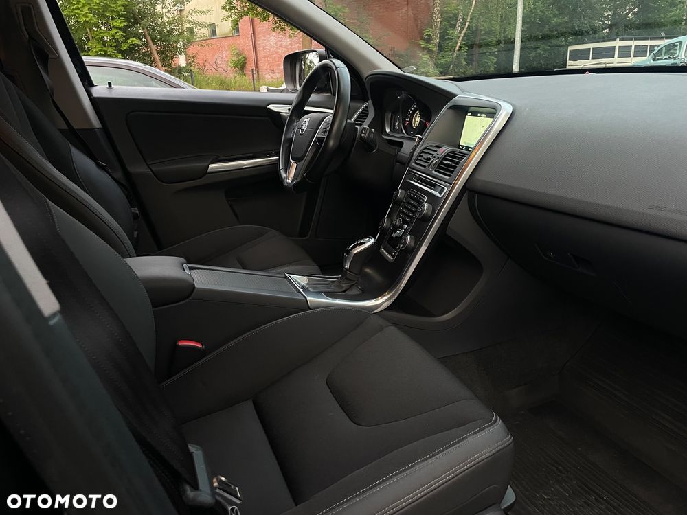 Volvo XC 60 D4 AWD Momentum - 26