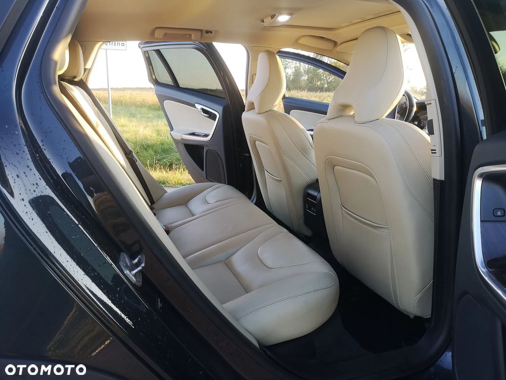 Volvo V60 Cross Country T5 AWD Summum - 32