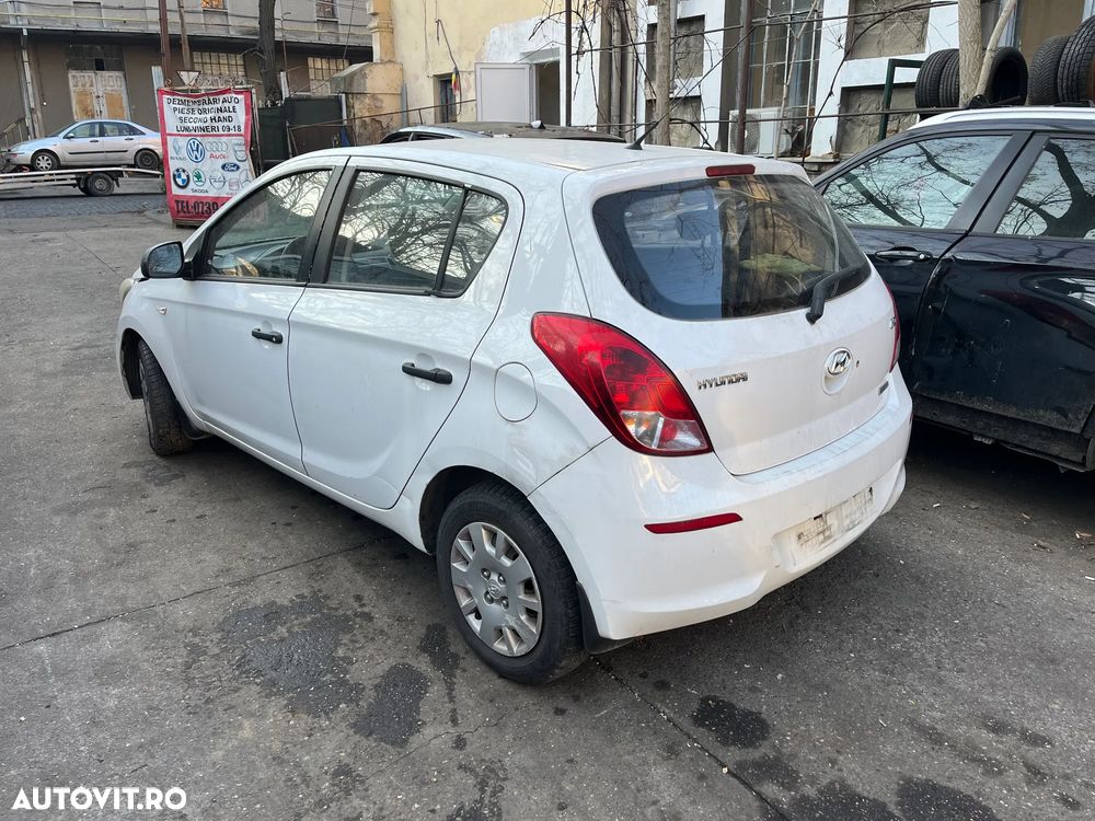 Dezmembrez Hyundai I20 1,1 CRDI  2015 alb - 5