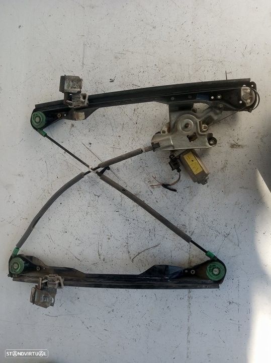 ELEVADOR DE VIDRO FRONTAL DIREITO FORD FOCUS 2003 -D2R5AXS41 - 1