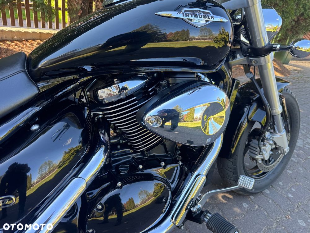 Suzuki Intruder - 10