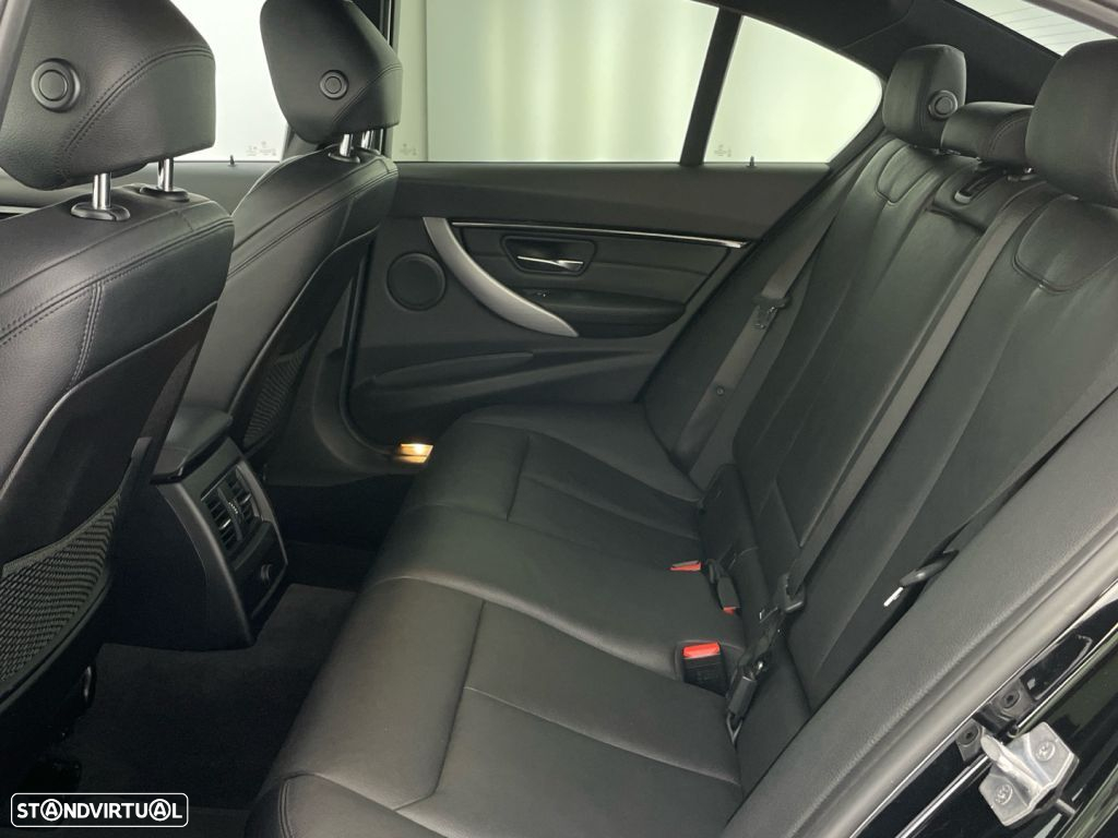 BMW 330 e iPerformance - 12