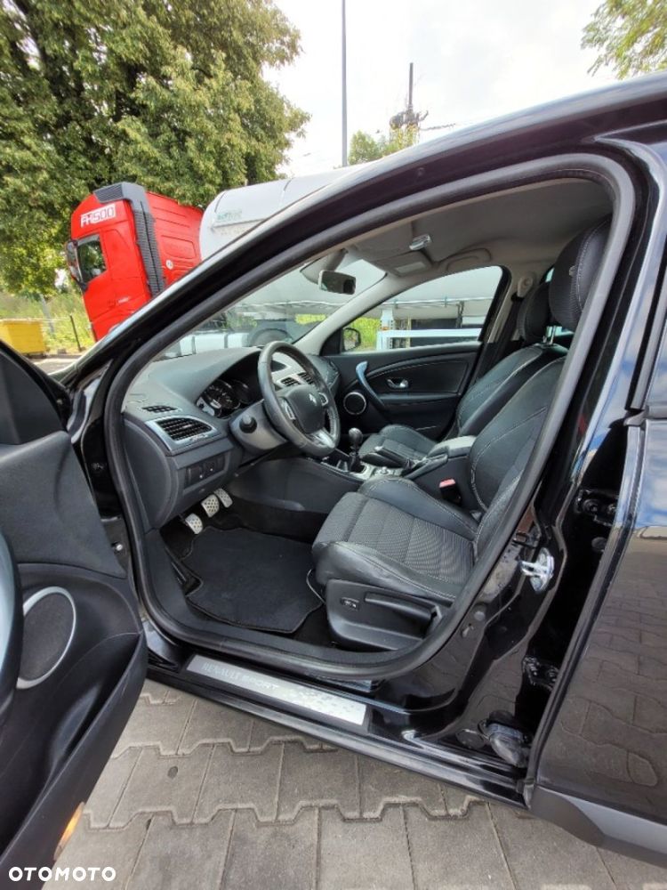 Renault Megane TCe 180 GT - 12