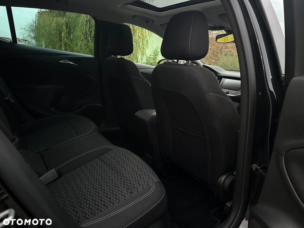 Opel Astra 1.4 Turbo Innovation - 11