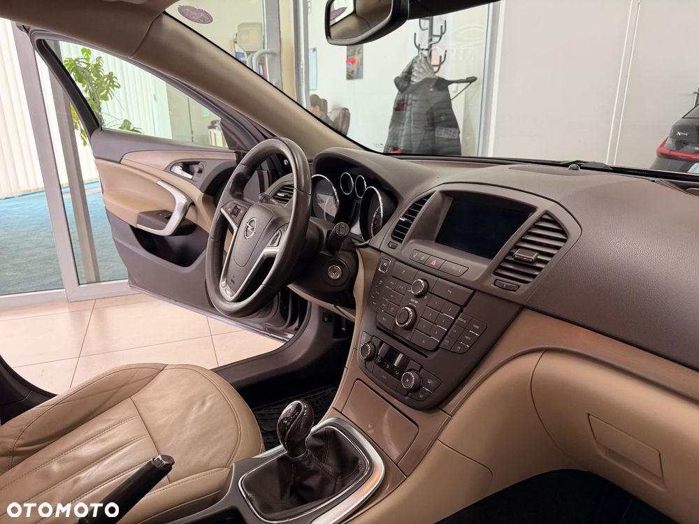 Opel Insignia - 32