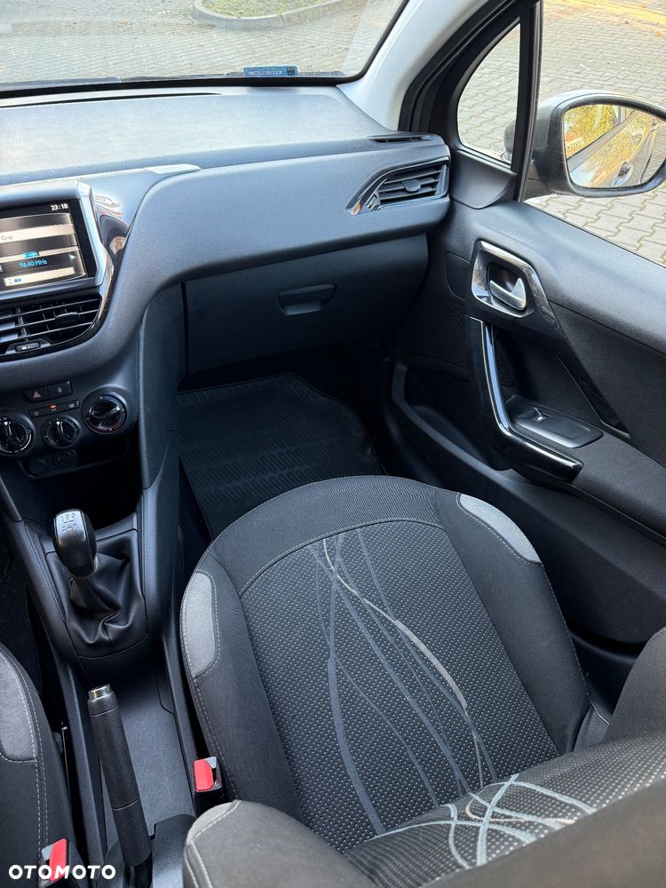 Peugeot 208 1.4 VTi Allure - 15