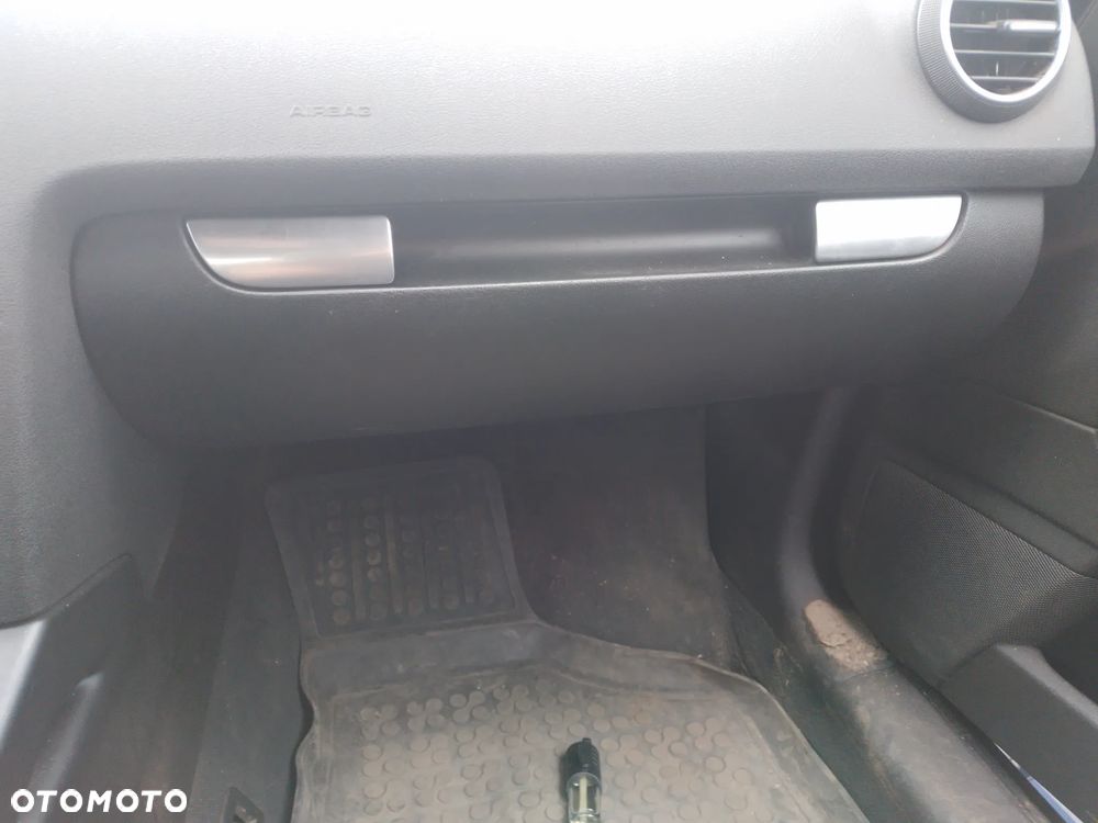 AUDI A3 8P 03-08 2.0 TDI BKD LY7W  PODŁOKIETNIK - 29
