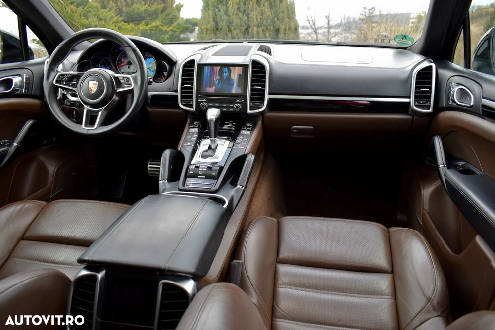 Porsche Cayenne 4.2 L S - 7