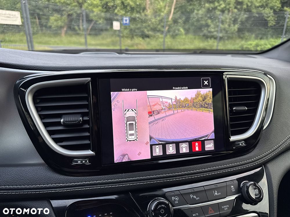 Chrysler Pacifica - 28