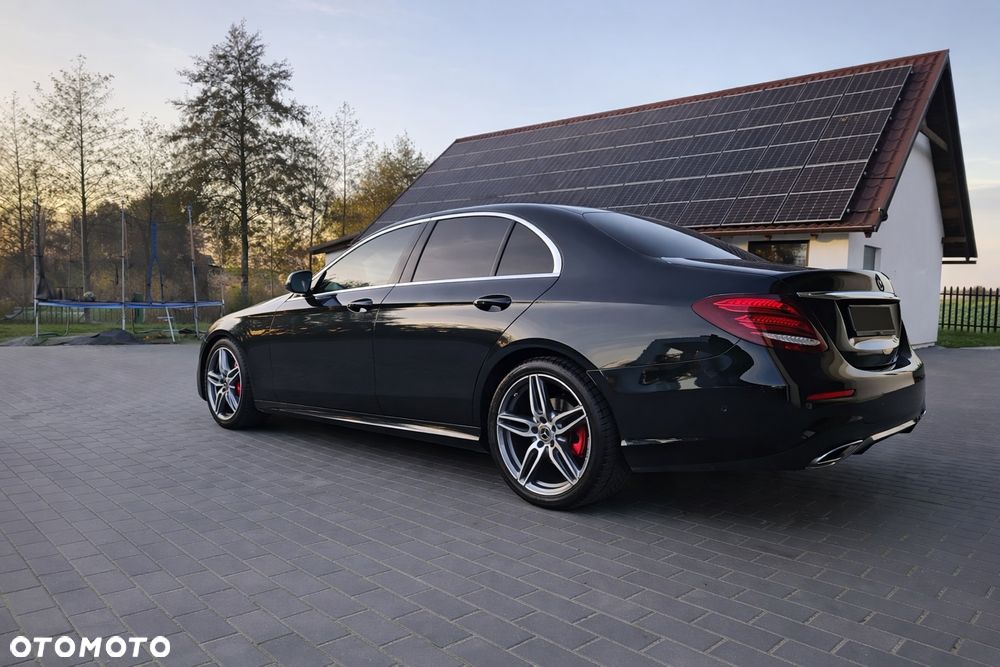 Mercedes-Benz Klasa E 220 d 9G-TRONIC AMG Line - 4