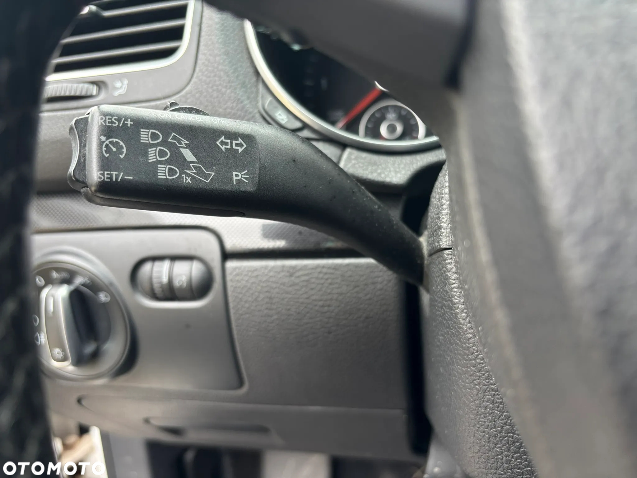 Volkswagen Golf VI 1.6 TDI Comfortline Optimum - 16