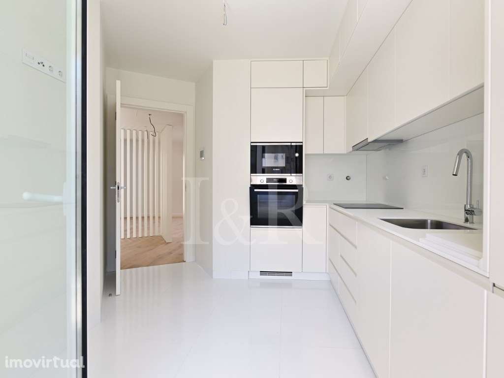 Apartamento T2 duplex com terraço e estacionamento no Areeiro - Grande imagem: 4/36