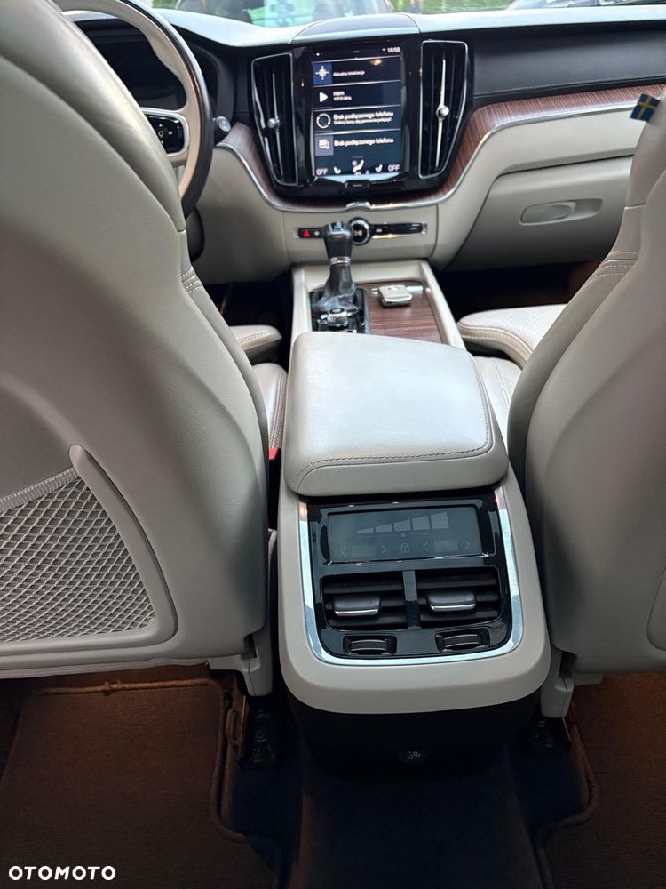 Volvo XC 60 T5 AWD Inscription - 11