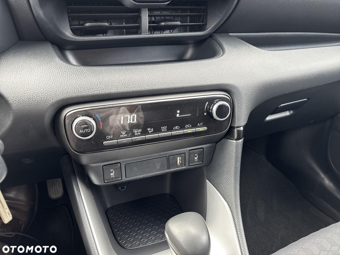 Toyota Yaris - 22