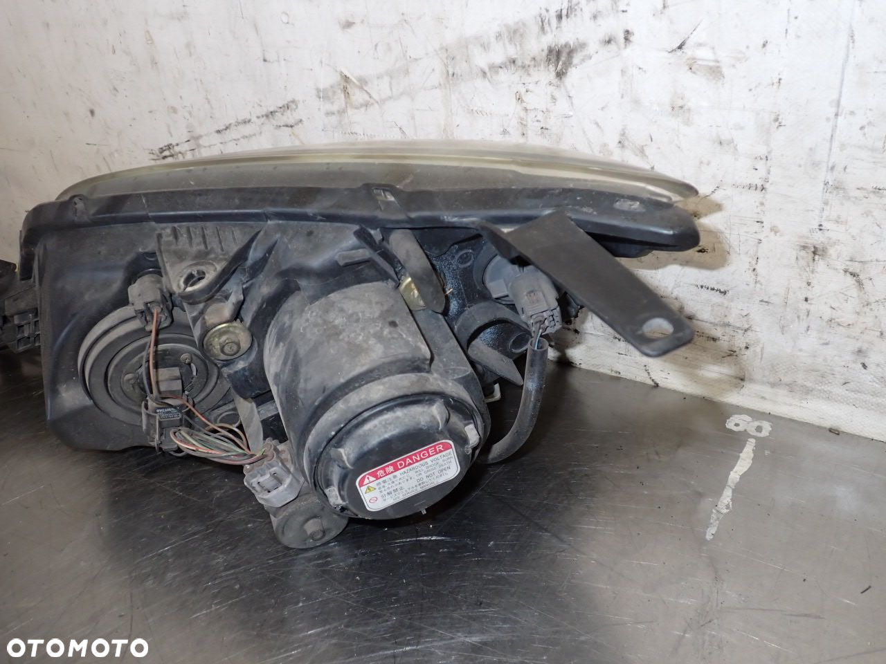LAMPA PRAWA PRZEDNIA XENON MAZDA 3 1.6 - 7