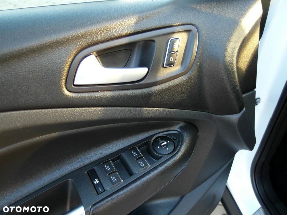 Ford Kuga - 27