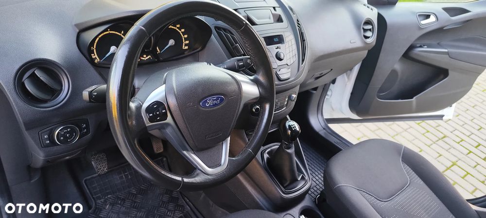 Ford Transit Courier - 20
