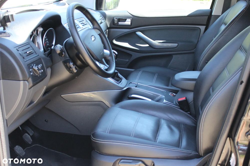Ford Kuga 2.0 TDCi 2x4 Titanium - 27