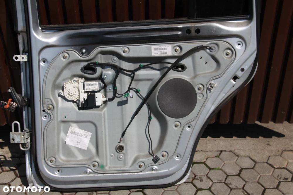 VW TOURAN 1 Drzwi Kompletne Prawy Tył LA7W - 7